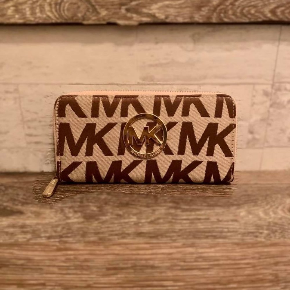 KNOCK-OFF Michael Kors Large Logo Wallet